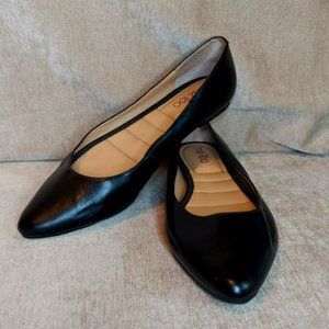 Me Too Black Flats Size 9 1/2